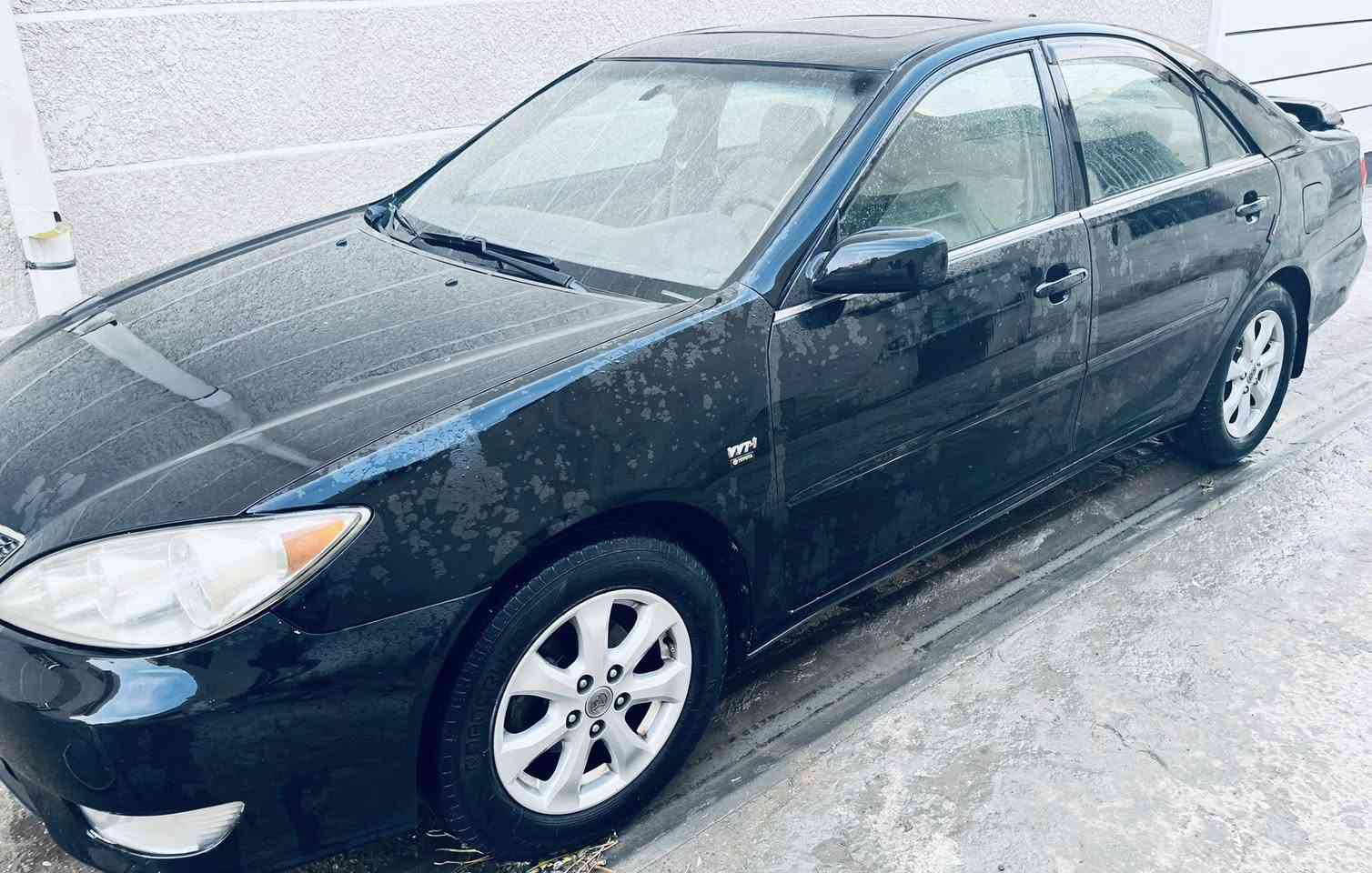 السلام عليكم
كامري ٢٠٠٦ 
محرك ٢٥٠٠
رقم ديالى مميز باسمي 
كاملة مابيهه كل نقص 
السعر ١١٥ وبيهه مجال 
المكان ديالى 
الهاتف ***********
