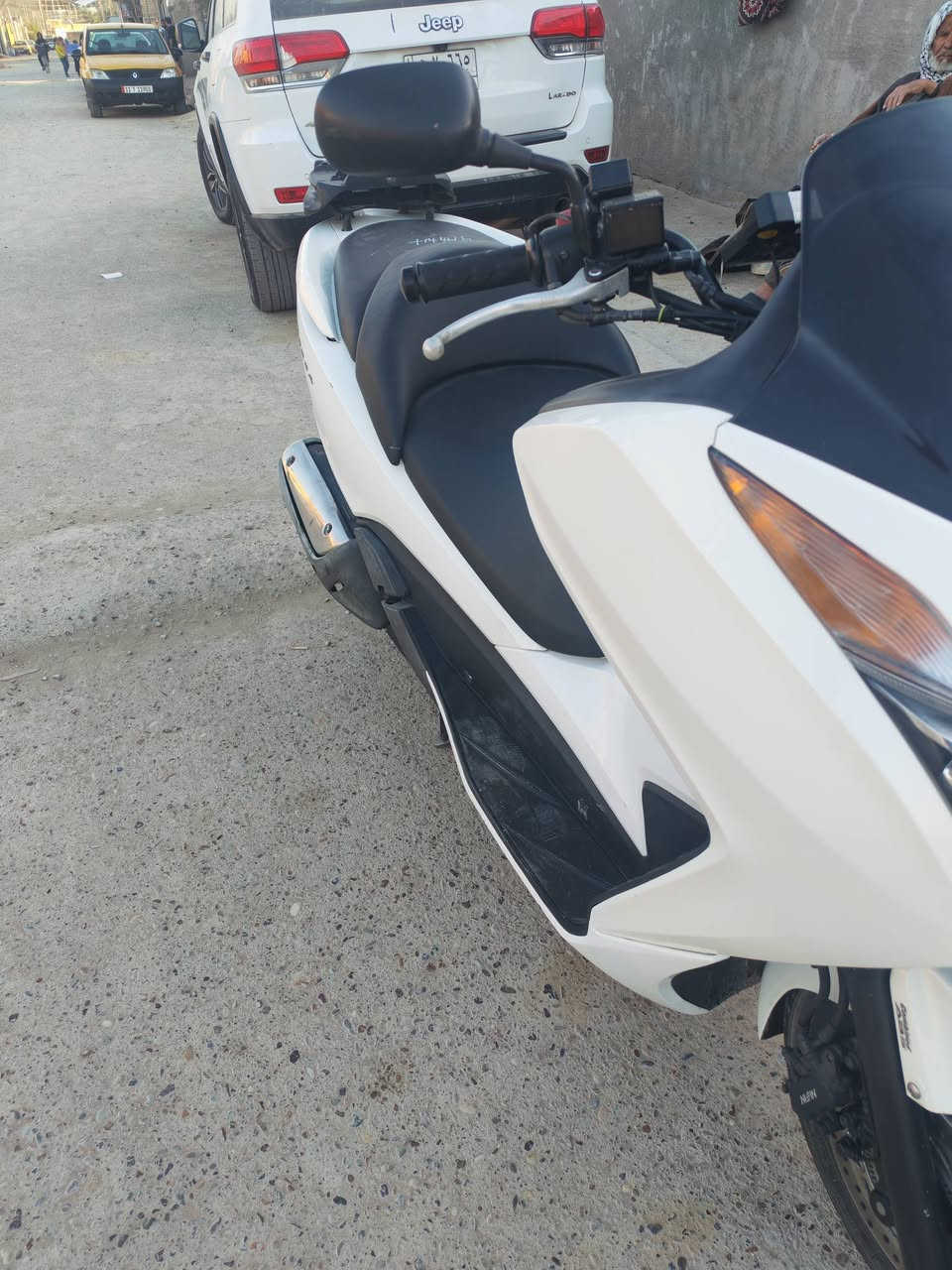 سلام عليكم فورزه للبيع السعر ١٦ورقه وبيهه مجال الدراجه رمبه ماشيه ٣٦الف جديده مكاني حي أور سبع قصور ***********
