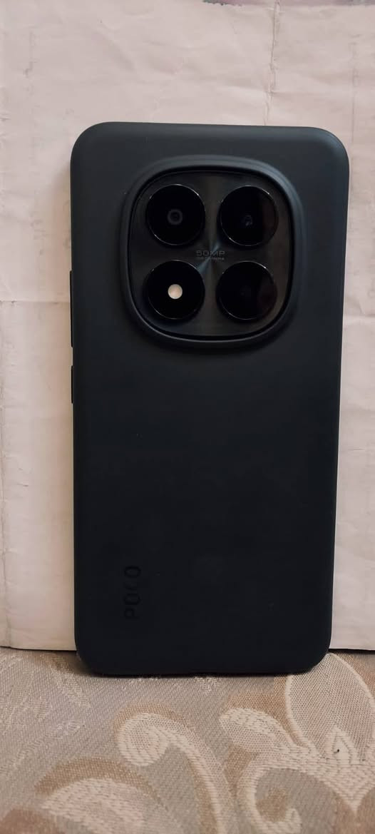 POCO m8 pro 5g جهاز 
📱 الشاشة
6.83 بوصة AMOLED
دقة 1.5K (‎2772×1280)
معدل تحديث 120Hz
سطوع يصل إلى 3200 نيت
حماية Gorilla Glass Victus 2 
Xiaomi Italia 
⚙️ المعالج والأداء
معالج: Snapdragon 7s Gen 4 (تقنية 4nm)
معالج رسوميات: Adreno GPU 
Xiaomi Italia
💾 الذاكرة
RAM: ‏8GB
التخزين: ‏256GB 

نوع الذاكرة: LPDDR4X + UFS 2.2 
Xiaomi Italia
📷 الكاميرات
خلفية رئيسية: 50MP مع OIS
كاميرا واسعة: 8MP
أمامية (سيلفي): 32MP 
Cinco Días
🔋 البطارية
6500mAh
شحن سريع 100W
يدعم الشحن العكسي 22.5W 

 الاتصال
5G
Wi-Fi
Bluetooth 5.4
GPS / GLONASS / Beidou 
Beebom Gadgets
📱 النظام
Android 15
HyperOS من شاومي 
Beebom Gadgets
🔊 ميزات إضافية
بصمة داخل الشاشة
سماعات ستيريو مزدوجة
مقاومة ماء وغبار (حتى IP69K) 

 يتميز بشاشة ممتازة 120Hz بطارية ضخمة 6500mAh وشحن سريع جدًا 100W مع أداء جيد بمعالج Snapdragon 7s Gen 4

استخدم 10 ايام سعر الجهاز 350 قفل


**إذا كنت صاحب هذا الإعلان وتريد حذفه لأي سبب، رجاءا أرسل رسالة إلى الدعم الفني**