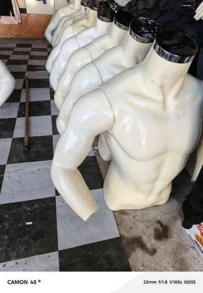 السلام عليكم من رخصة مدير الكروب ملكانات نظيفات جدد عدد 18استعمال قليل مكاني بغداد الشعب إلي يريدهن هاذا رقمي بي واتساب ***********,
