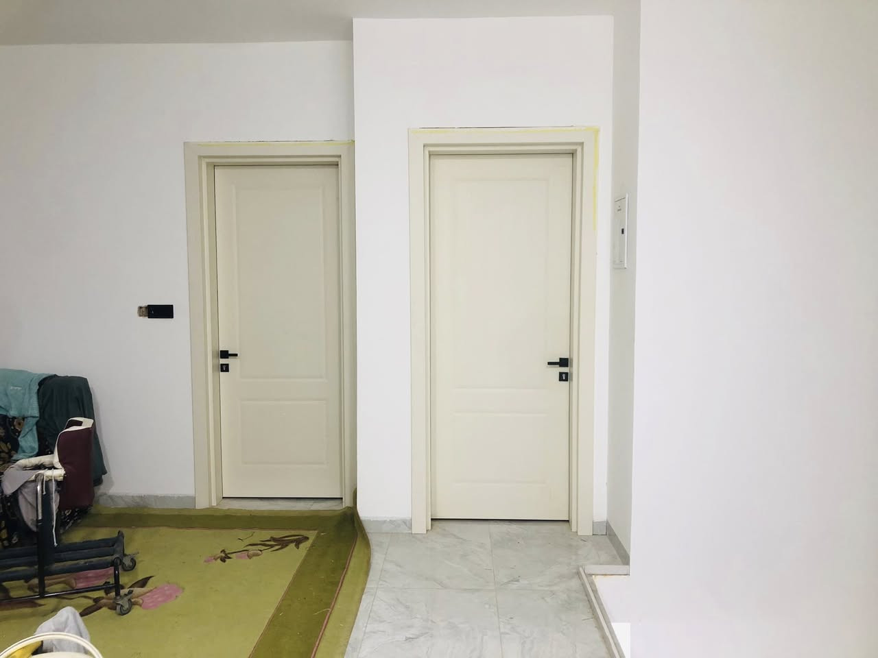 دار للبيع.  ركن. 
المساحة. ٢١٧ متر. 
الدار طابقين. الطابق الاول. 
غرفتين.نوم 
صالة. مطبخ. حمامات. هول. منور 
المطبخ متكامل. مع الدار. 

الطابق الثاني. 
غرفتين. نوم 
حمامات. هول. 
الدار بورسلين درجة اولى 
حديقة داخلية. كراج سيارة 
الدار زراعي. طابو صرف ٢٥ 
التحويل مباشر. 
العنوان. 
زوير الغربي. مقابل الملعب السباعي للمنطقة. باالجهة الثانية للملعب. 
مع العلم الدار. منظومة كاميرات مع منظومة كهرباء امينة. 
السعر. الاتصال. ***********
ابو محمد
