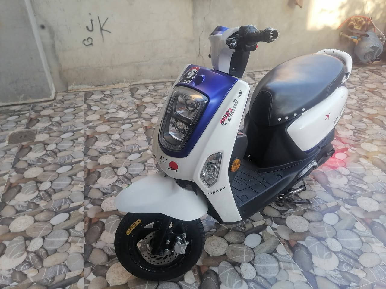 سلام عليكم دراجه ماكس بوليسي ياباني موديل 2023 شلعة ومعدل سرعة 120 بوشه 49 بلادي محرك نظيف. شرط تفحص بأيدك كهربائيات شغال كامل زوج تايرات جديد شاشة الكتروني 7 الوان وتفحص يم اي مصلح يعجبك السعر 650 وبيهة مجال هواي الرقم ***********
