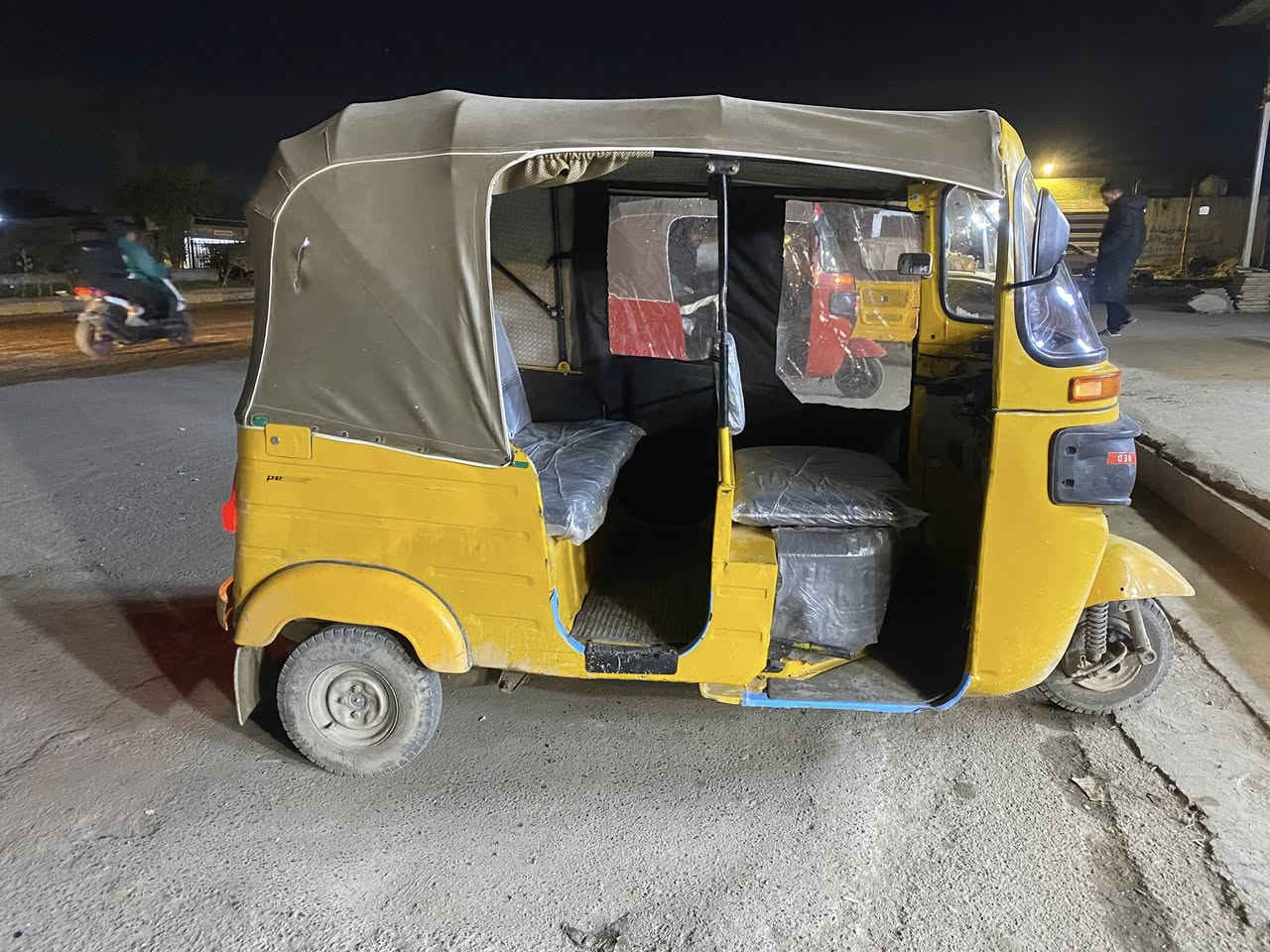 سلام عليكم تكتك موديل 19 شهر 12مضلع رقم وسنويه كربلا.  خير من الله اي نقص ما بيه سعر 5250.    ***********
