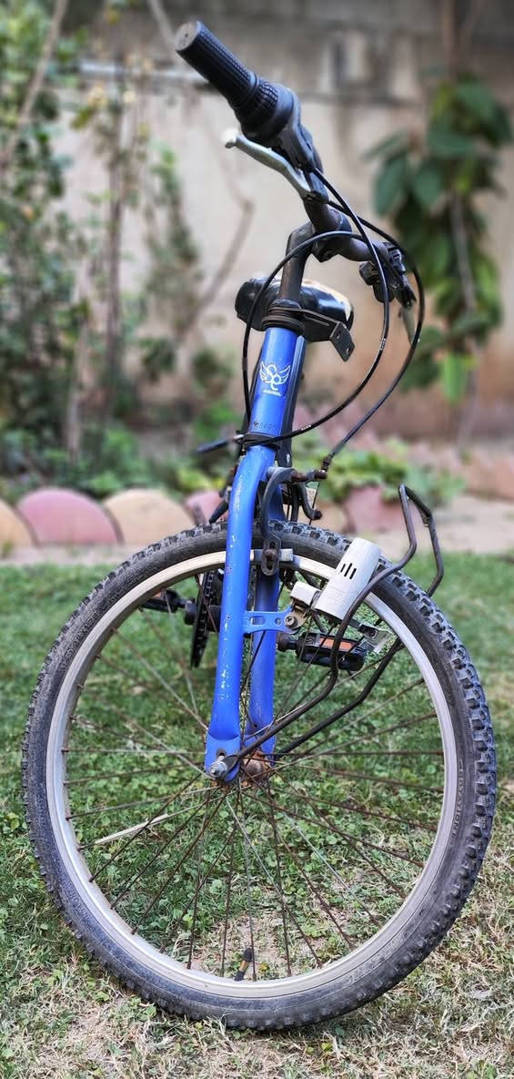 للبيع بايسكل 🚲 حجم 22 السعر 65 للستفسار الاتصال على الرقم ***********
