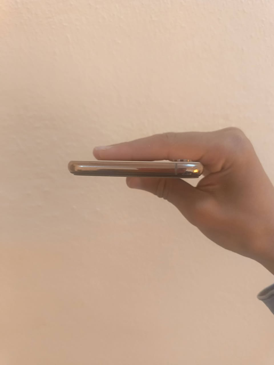 iphone xs max
ذاكرة 256

مبدل بطارية 100 اصلية فقد باقي الجهاز بلادي

فيس ايدي غير شغال

بوبجي 60 فريم 

ضهر مكسور موضح بل صورة

ملحقات لزكة 

سعر 220 الف توصيل مجاني 

موجود توصيل 

للحجز والستفسار راسل واتساب ***********
