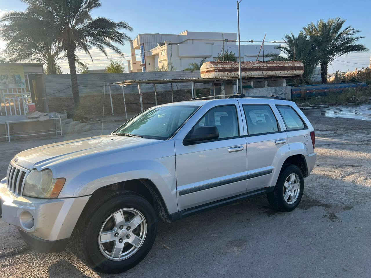 جيب كراند شيروكي 2007 مكفوله
محرك 6 سلندر 3700
تدفئة وتبريد
كشن كهربائي
ماشيه 173 الف
السيارة جديدة ونضييفة 
***********
