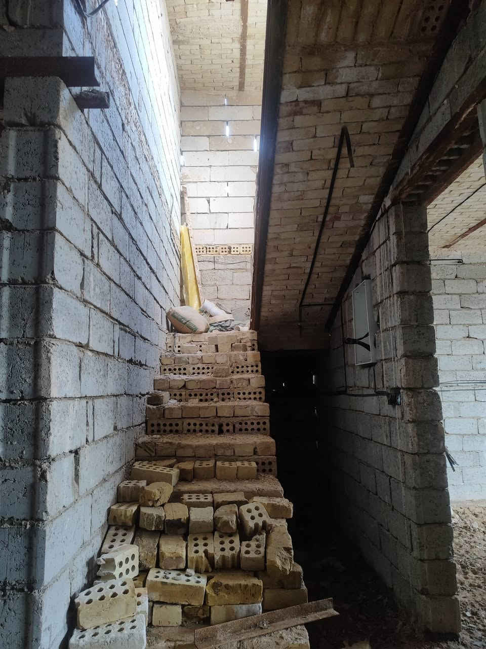 بيت للبيع مساحه 108متر بناء مرتب مطبخ وبراني وصاله وغرفه وحمام داخلي ومنور وتواليت خارجي مكانه علوة الفحل منطقة العبيديه قرب شارع الفلل صورة العباس ع
سعره 22 وبي مجال ويرهم اقصاد حسب الاتفاق
***********
