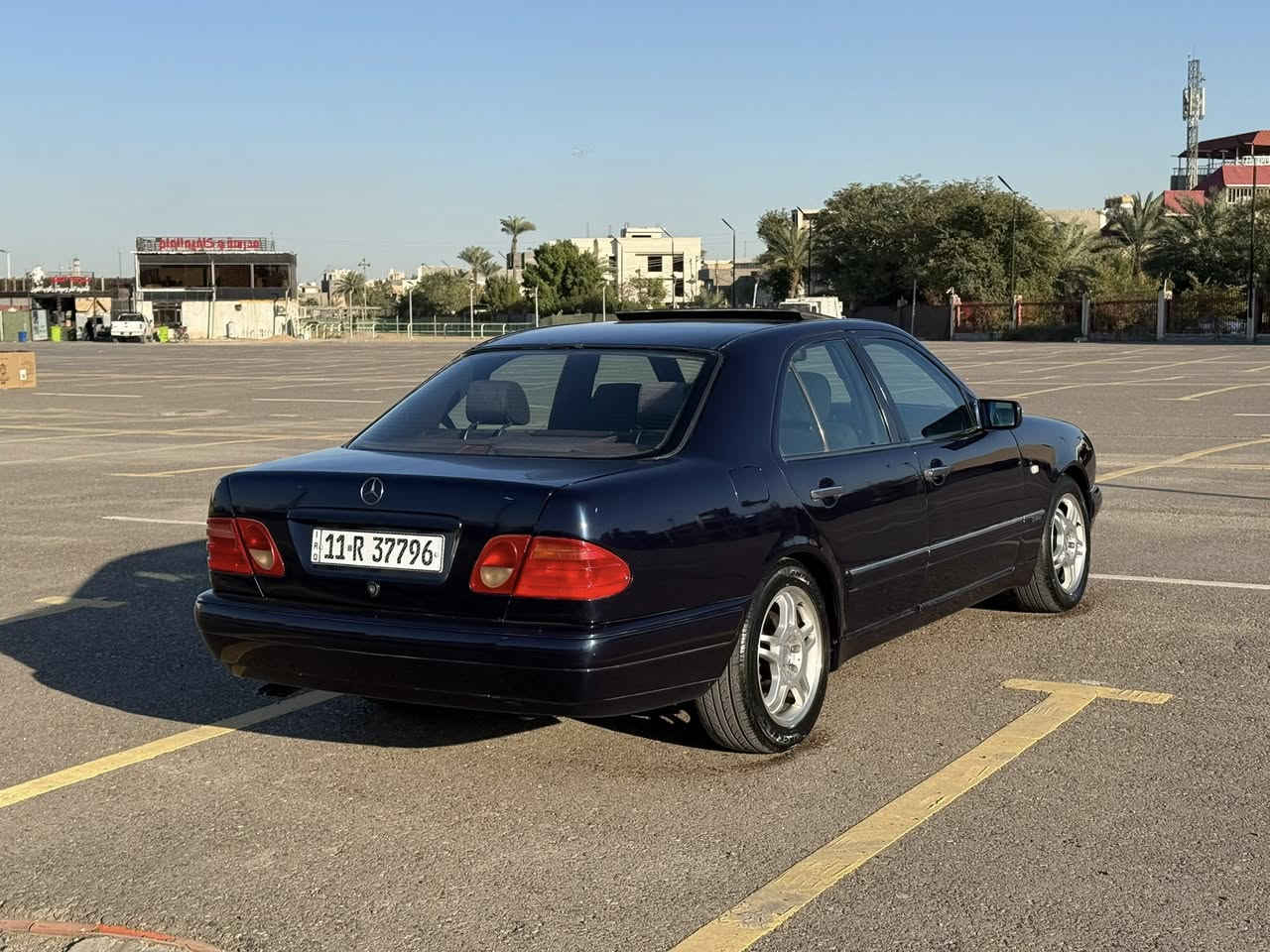 مرسيدس ام عيون موديل 1996 
محرك 6 سلندر 300 قبق اسود عنكبوت 
مصبوغه بلجديد بدون ضربه للجماليه
محرك وكير جدد صدر امامي خلفي جديد 
تبريد ثلج ،، كهربائيات كلها شغاله ،، السياره جاهزه ومناقصها شي رقم بغداد دولي سنويه وهزه جديدات
المكان بغداد حي الجامعه ،، السعر 75 ورقه
***********
