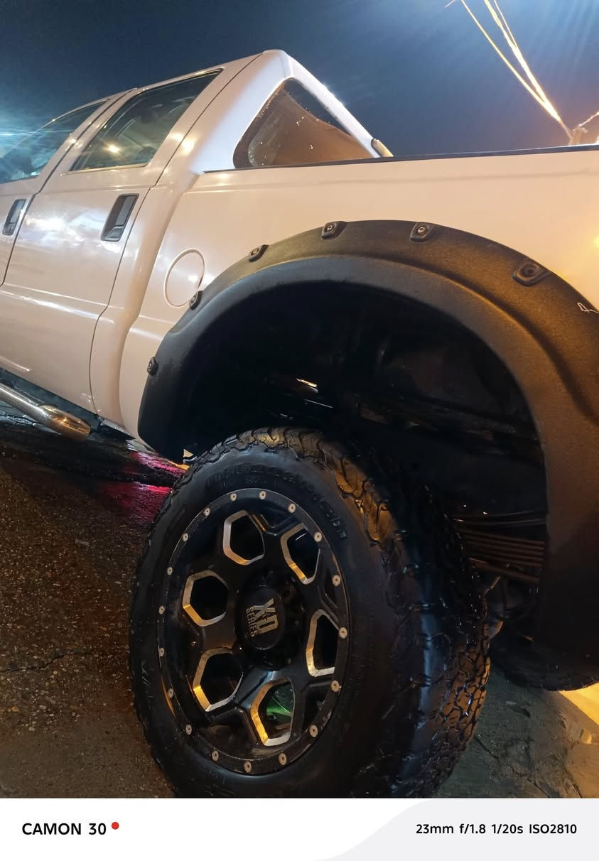 بسم لله الرحمن الرحيم
بيع مستعجل ترهم مراوس باأقل
 فورد بتره F250  موديل٢٠٠٩ محدث13
كير جديد حاويه وارد ياباني
محرك البلاد ٦.٨L
صدر  كله  جديد 
كلج جديد
منظومة بانزين جديد
منظومة زنون ابيض واصفر
داخل جديد جلد٢٠١٣
ضفيره لازلغ ولاتجطيل وضع شركه 
السياره ممتعوبه مال جناي 
باب طويل بدي قصير المرغوب 
التعديل .... 
نفخات الاصليه 
دوسات استيل
ويل كب الامريكي الاصلي مع تخم تاير جبلي
كامره خلفيه ٣٦٠ درجه 
شاشه ايباد
بصمه سنتر لك 
كلها شغاله بلاديه بدون حادث ولا صبغ 
رقم اربيل بسمي هزه وبراد وسنويه قبل شهر مكان بغداد 
كلها با١٢٠$  فقط وبي مجال للشراي
تفاصيل أكثر واتس اب
***********
