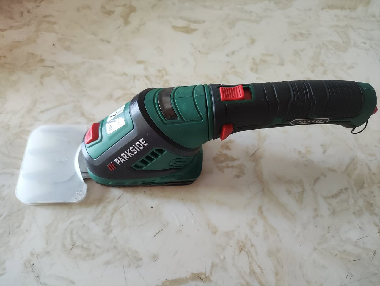 اداة تقليم اوراق الاشجار 
السعر 10 الاف 
5 ڤولت بطارية داخلية
12 ڤولت بدون بطارية
توصيل متوفر


**إذا كنت صاحب هذا الإعلان وتريد حذفه لأي سبب، رجاءا أرسل رسالة إلى الدعم الفني**