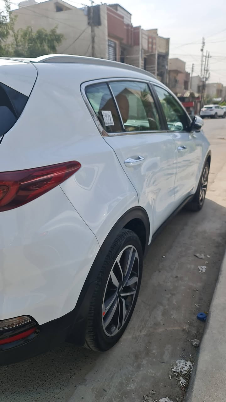 سبورتج خليجي موديل 2020 للبيع
محرك 2000 دوش
ماشية 73 الف
لون ابيض وداخل حمصي
تخم تاير جديد 
شاشة أصلية 
اريل نفكيشن 
كامرة بلادية 
حساس أمامي وخلفي
رقم وسنوية جديدة 
مكفولة من الصبغ عدا شخط بارد بالباب الخلفي موضح بالصورة 
السعر 205 بي مجال قليل 
بغداد الشعب حي التجار *********** اسامة
