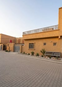 الحلة حي الحسين • ٣٧٥م • واجهة ١٥م