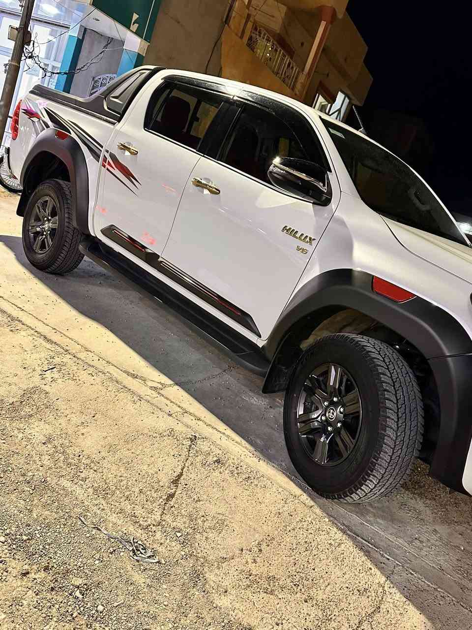 تيوتا هايلوكس للبيع خليجي  trd 6Vموديل 24 شركه سيد نهرو معروف مواصفاته فور ويل ونضام دفلوك ماشي 46km مكفوله كفاله عامه من ضربه وصبغ سياره مال جناي سعر 405 وبي مجال شي بسيط مكان ديالى اي استفسار عل رقم 
***********
