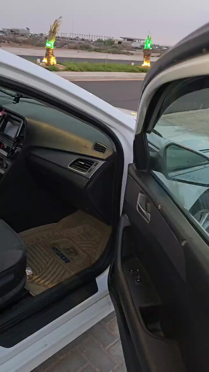 السلام عليكم  سوناتا 2019وارد امريكي 
بيها جاملغ وبنيد 

حداد تبريد تدفه سياره جاهزه  ماعده جاملغ وبنيد مبدلات ا ملاتها  

السعر 125 وبيها مجال قليل رقم بصره سنويه جديده تحويل ثاني يوم*********** رقم راعي السياره مكلف بنشرر
