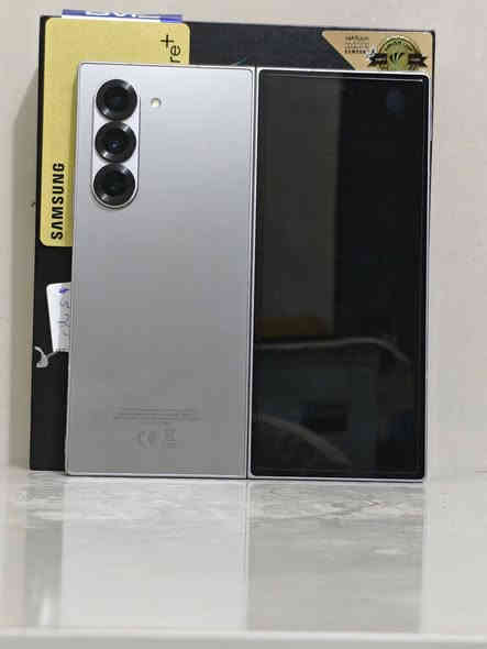 للبيع جهاز كلكسي فلود 6  الجهاز نضيف كلش ومكفول من كلشي الجهاز  الجديد فتحته من الكارتون  غراض كامله سعره 900 الف قفل  مكاني كربلاء للتواصل على الرقم ***********........***********
