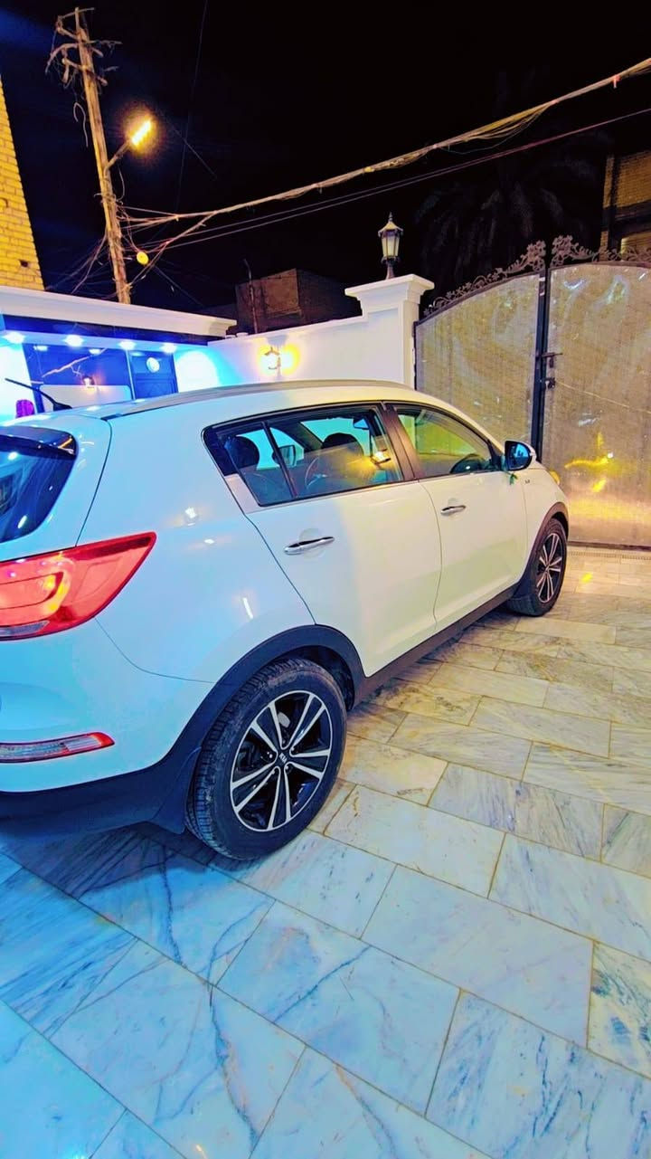 سلام عليكم
اسبورتج 2016 خليجي ابيض
فول مواصفات عدى البصمة
بانوراما دبل فتحة 
مري شفط 
شاشة اندرويد 
كامرة خلفية 
بردة صندوق 
قطعتين تبريد
رقم بغداد 
بيها اشياء بسيطة اتصل و تومر
الموقع بغداد الاورفلي 
***********
