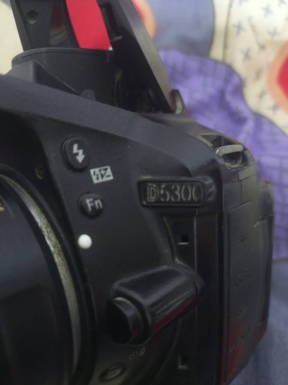 كامرة نيكون D5300
كامل ملحقات كامرة جديدة بعدها كارتون استخدام شخصي لا جلسات ولا مناسبات ولا غيرها استخدمها استخدام شخصي حيل نضيفة 
ملحقاتها 
جنطة 
بطارة 
شاحنه 

بيع وترهم مراوس بدراجة 4 كير 
***********

