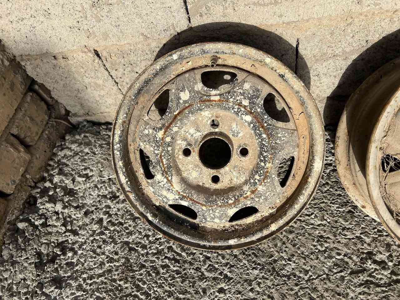 السلام عليكم عندي هذني وياله 3 سعرهن 50 الف كلهن حجم 13  مكاني بغداد حي الجهاد ***********
