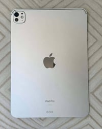 ايباد 11 M4 • ذاكرة ٢٥٦ • نظافة ١٠٠٪