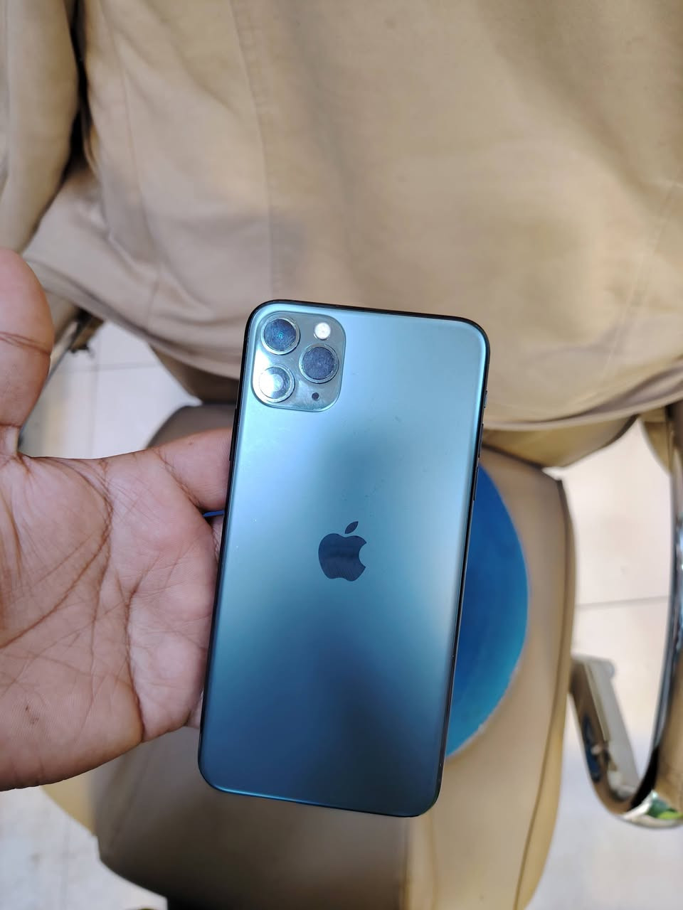 ايفون 11برو ماكس بطاريه  70تقرئ بل حاسبه  75ذكره 256كلشي ممبدل بي الفيس ايدي متوقف سعره 280 تواصل واتساب ***********
