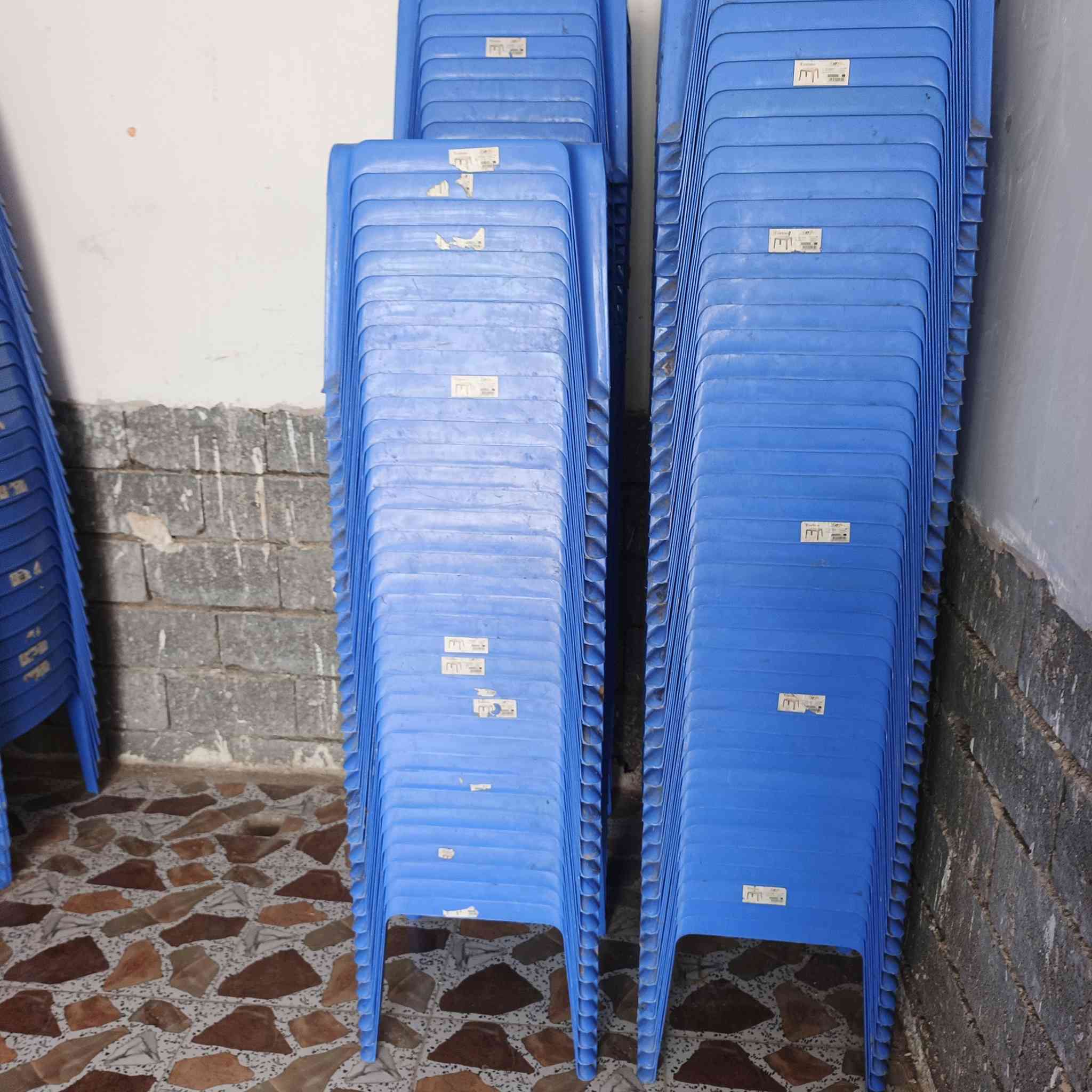 كراسي وطبلات للبيع نوع اردني  طبلات عريضه  مكاني مقابل الفلوجه *********** مستخدم قليل جدا  شرط ع الفحص
