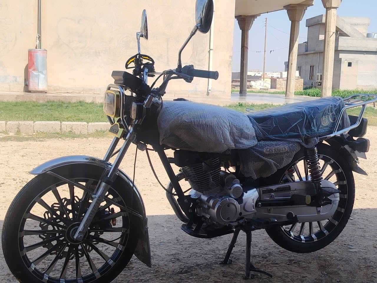 السلام عليكم دراجه للبيع
سيفان موديل26
هونزدا 
بصمه وتشغيل عن بعد 
محرك150 ماشي 2000 كيلو 
كهربائيات كلهة شغاله من الطارف للطارف 
بعدة وضع شركه 
سويج وريمونت وتشغيل عن بعد كامل شغال اي نقص ما بي 
الون اسود 🖤
تواير شركة نشاط وشلعة فول 
ضو الناصي زينون جدا قوي والعالي بعد اقوا 
السعر (800)وبي مجال قليل 
تواصل خاص 
او اتصال{{***********}}
او مراوس بدراجه 25 او 26 حسب القناعه
