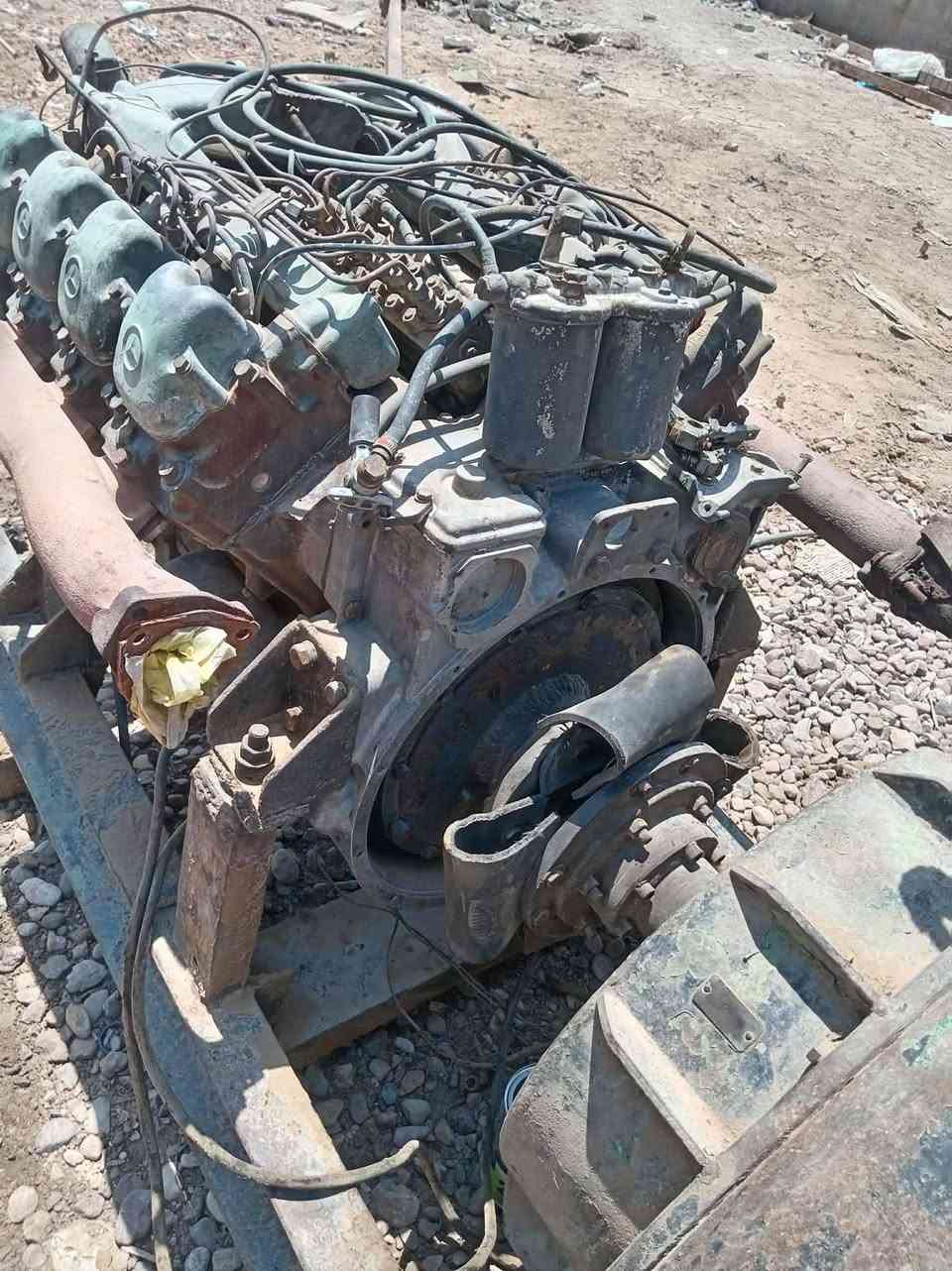 محرك مرسيدس 8سرندر نضيف وشغال مربوط على راس توليد ابيع وبس المحرك على هذه الوضعية بدون راس التوليد المكان بابل الشوملي الرقم *********** السعر 12ورقه
