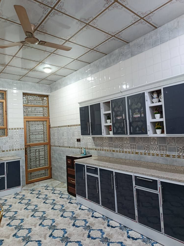 بيت للبيع هوا والأثاث المساحة (٢٠٠) متر الطابو زراعي صرف نسخه من الطابو وكالة ومكاتبه جميع الخدمات متوفرة مثل الماء والكهرباء والمجاري والمدارس والمجمعات الطبية والسوك المكان البصرة الجزيرة شط العرب يبعد عن الشارع العام الرئيسي شارع الدولي (١٠٠) متر البيت يتكون من غرفتين منام+موزع+منور عدد (٢) + حمام داخلي+حمام خارجي+مطبخ+استقبال نساء+استقبال رجال+كراج سياره الاستفسار على هذا الرقم (***********) والشراي يجي خاص البصرة, العراق
