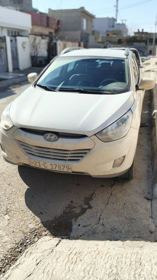 هۆندا تۆکسۆن ٢٠١٢ شاشە ئایپاد و کامیرە گێڕ ئۆتۆماتیک و گێڕ عادی دودەرگاکەی لای سەکن لەبەر شوخوت بەخ کراوە یەعنی سبوغە سۆنەرەکەیم داناوە بۆ زانیاری زیاتر پەیوەندی بەم ژمارانەوە بکە***********یان***********شوێن چەمچەماڵ
