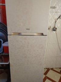 ثلاجة للبيع نضيفة سعرها 350  وبيه مجال بسيط  للأستفسار على هذا الرقم ‭...