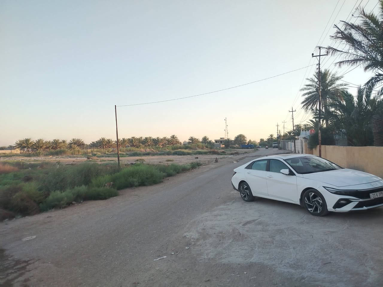 السلام عليكم ورحمة
بيت مساحة 200 متر واجهة 10 أمتار طابو سند 25 يحتوي على غرفتين نوم واستقبال ومطبخ وحمام وصحيات خارجية بناء جديد قبل 3سنوات خدمات كامله ماء وكهرباء ومجاري وتبليط مدارس واسواق العنوان المدائن منطقة الجعاره مقابل المستوصف الصحي السعر 85 قابل للتفاوض.. 
للتواصل *********** مكتب القمه للعقار غير متواجد على الفيس يتوفر واتساب
