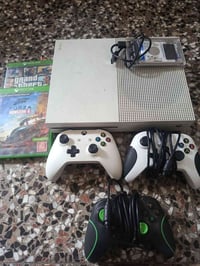 بلايستيشن • قفل • محتاج فلوس