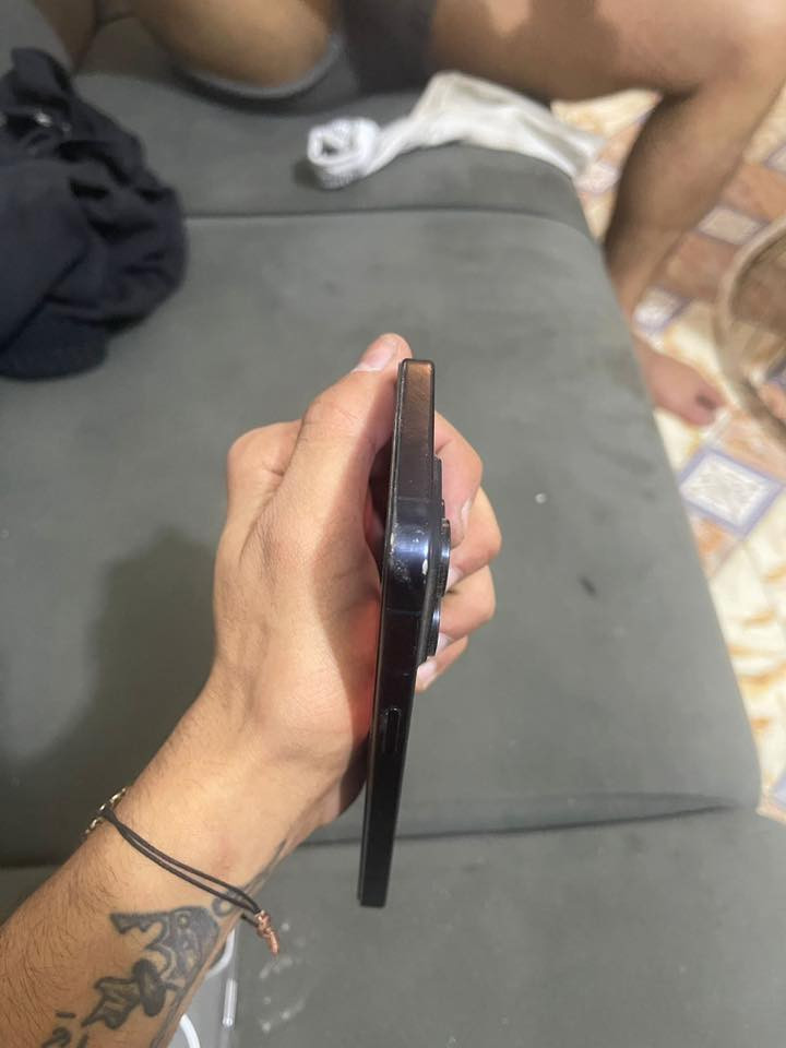 ايفون 15برو ماكس. للبيع مكفول بعده على حالت الشركه بطاريه84 سعر 1100 مليون وميه وبي مجال عنواني بغداد حي العلام ***********
