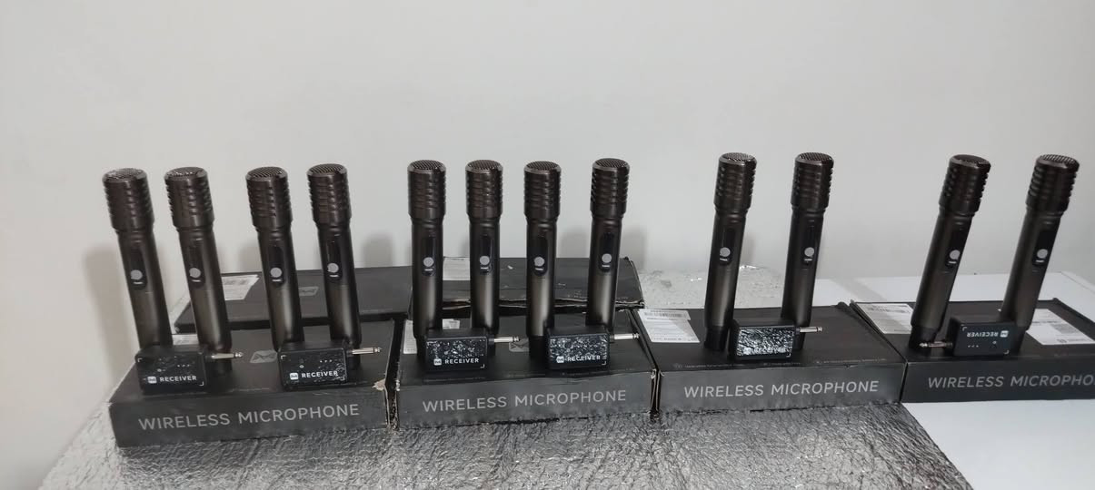 تابع الفيديو السلام عليكم ورحمة الله وبركاته خدام الحسين مايك لاسلكي 6قطع كل قطعه 2 مايك مع رسيفر بطاريه لوثيوم تدوم 20 ساعه جره وحده قابله للشحن الشحن كيبل تايبسي  امريكي اصلي مصنع لدولة المانيا قطع حديد ثقيل مده حقيقي 50 متر شرط صوت ونقاوه ودفع كلش راقي بمعنى الكلمه جمله مفرد سعر القطعه دبل مايك 35 الف مع التوصيل قطع تحفه اي استفسار هذه رقمي ***********اخوكم ملا عصام الكربلائي
