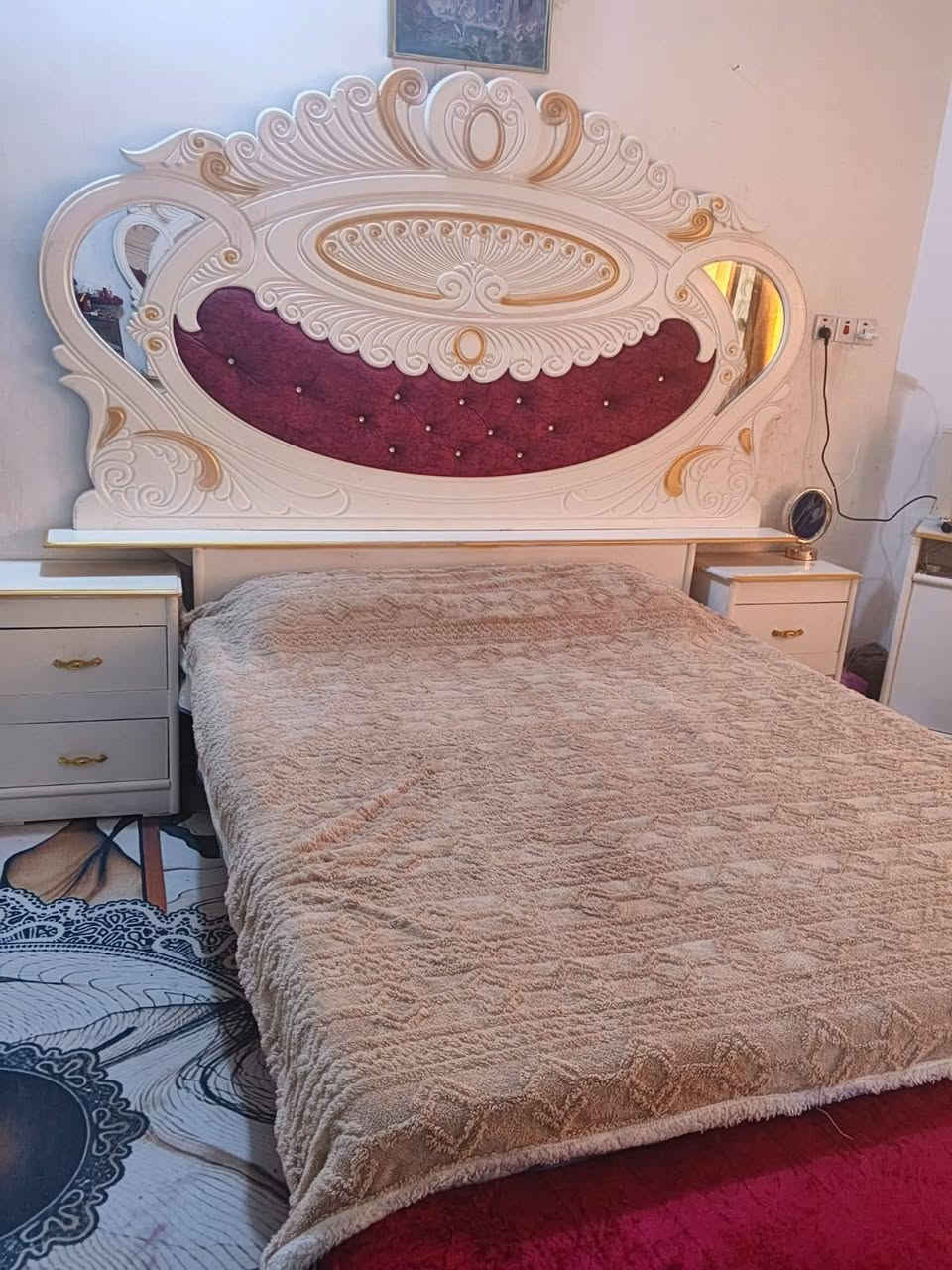 السلام عليكم غرفة صاج جديدة استخدام قليل للبيع ماخذهة بمليون ونص رايدهة بمليون وربع وبيها مجال رجاءا فقط الشراي يتصل على هذا الرقم واتساب ***********
