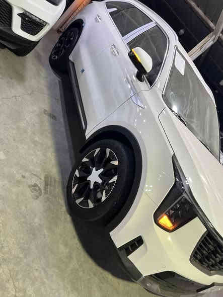 السلام عليكم 
سورنتو 2025 دوليه فول ما عدة البانورامة واربع كامرات باقي المواصفات معروفه 
ماشيه 2800قليل بوضع الشركة ضمان 5 سنوات  
السعر 34000 $الف دولار 
مكاني بغداد الوزيرية ***********
