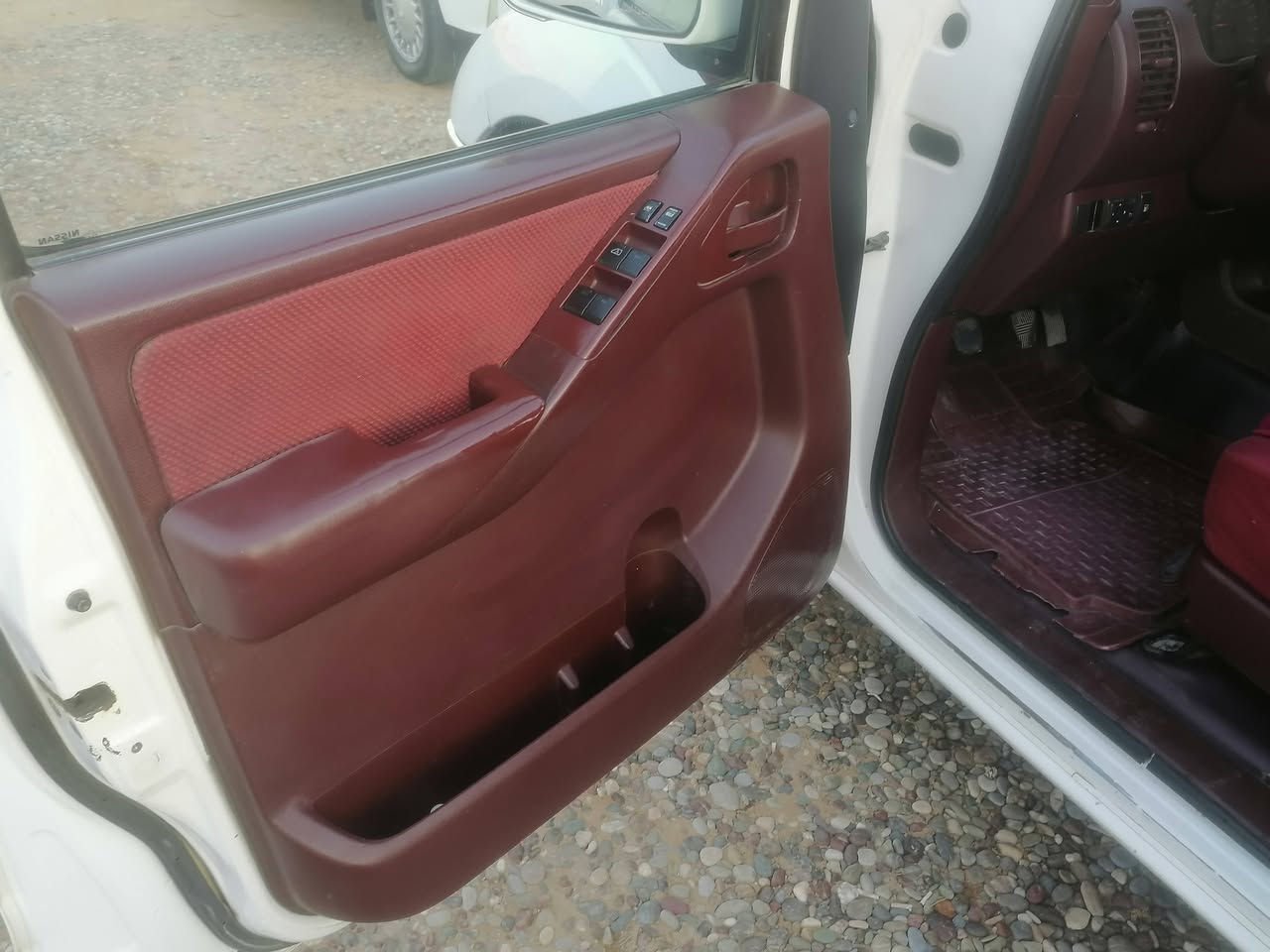 للبيع او مراوس حسب القناعة نيسان نيفاره موديل ٩ كير عادي رقم أربيل دولي الشرعى موجود تحويل مباشر محرك كير ذهب سياره بدون صبغ السعر ٩٠ وبيه مجال للشراي *********** خابر وتدلل مكاني الشركاط سياره مال جناي
