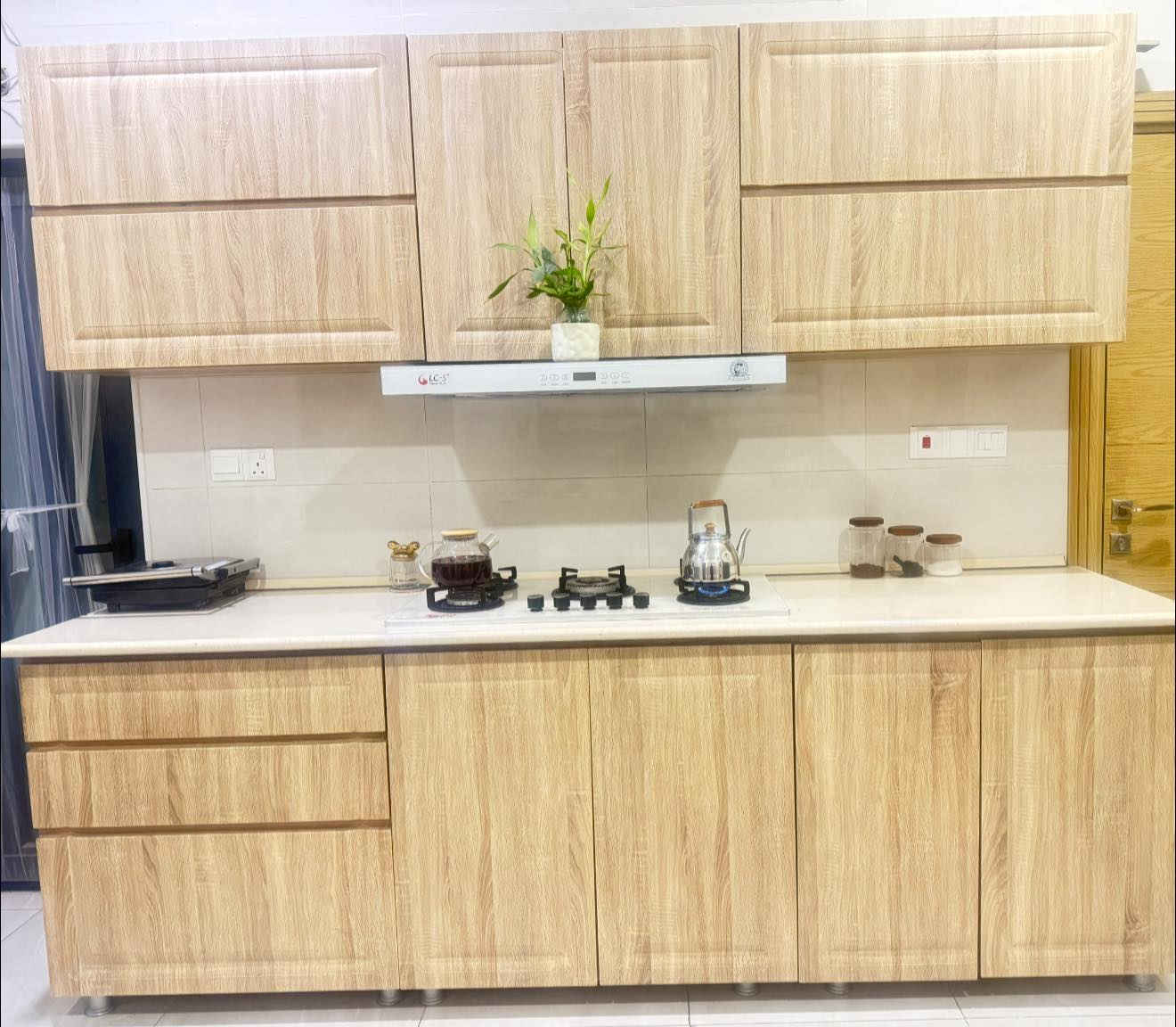 كاونتر   للبيع  مع الاجهزة  (فرن،مايكرويف من ماركة DLC) وايضاً ساحبة وطباخ
القطعة الكبيرة ٢،٥ متر 
القطع العمودية  الوحدة  ٥٠ سم  عدد٢ 
 القطعة الي بيها الاجهزة  ٦٠ سم  
السنك ٢ متر 
السعر (٢ مليون ونص ) وبي مجال


**إذا كنت صاحب هذا الإعلان وتريد حذفه لأي سبب، رجاءا أرسل رسالة إلى الدعم الفني**