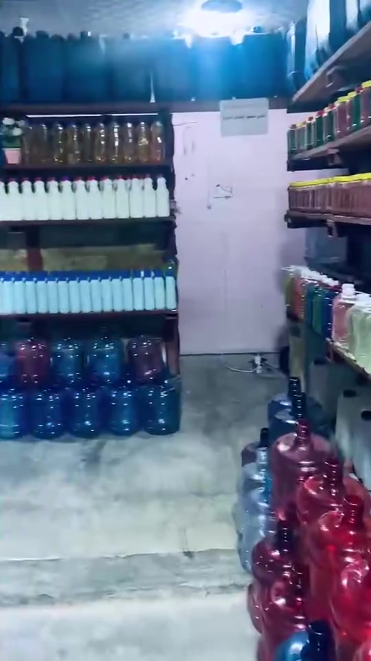 السلام عليكم 
توفر جميع انواع المنظفات المنزل 
الواقع قرب مدرسه عمار بن ياسر مقابيل شركه الرحمه الاتصالات 
الانوار للمنظفات
***********
