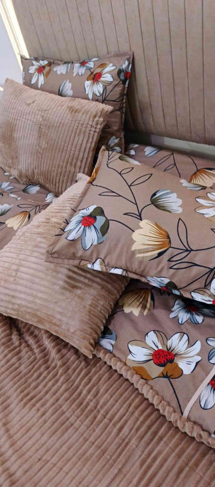 اسو ستور للمفروشات حسب الطلب لذواقات والسعر يعتمد ع جودة الاقمشه
فرشة بنضام ال 6 قطع تلبيسه دوشك بدون كشكش +4وجه مخدة +كفر لحاف وجهين سادة ومشجر كل هذة جمال ب30 الف توصيل جميع المحافظات 5 اقضيه ونواحي الحسينيه 3 الف للحجز والاستفسار واتساب فقط ***********
