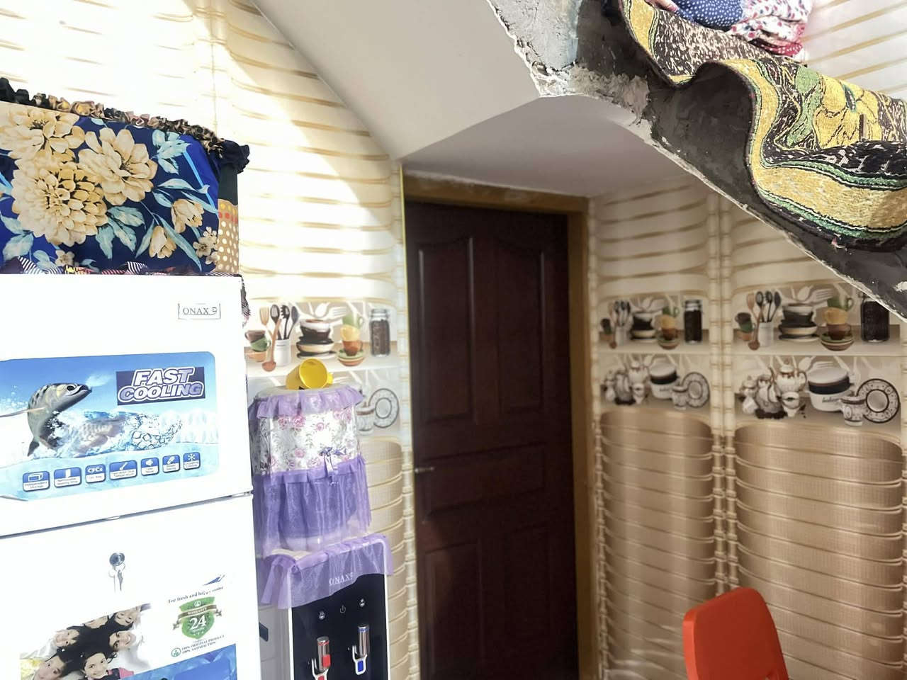 مشتمل زراعي سند ٢٥ مساحتة ١٠٠م خلف الركن لي وجه ع شارع الصيني مقابل مدرسة المبادئ بناء بلوك اساس صب سكف صب يحتوي ع غرفة واستقبال وصاله 
للاستفسار ***********/*********** 
او مراجعة مكتب أمتار للعقار
