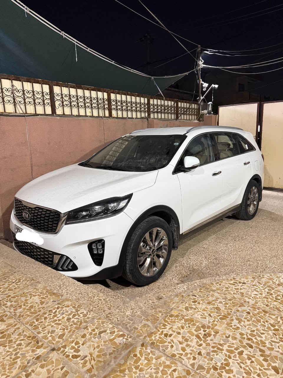 السلام عليكم
سورنتو 2020خليجي
نص فول 
صندوق كهرباء 
بصمة 
مرايا شفط
ثلاث قطع تبريد 
كشن كهرب
محرك V6
ماشية 77Km
ضررها:بارد الجاملغ الخلفي 
عنوان موصل
***********
***********
