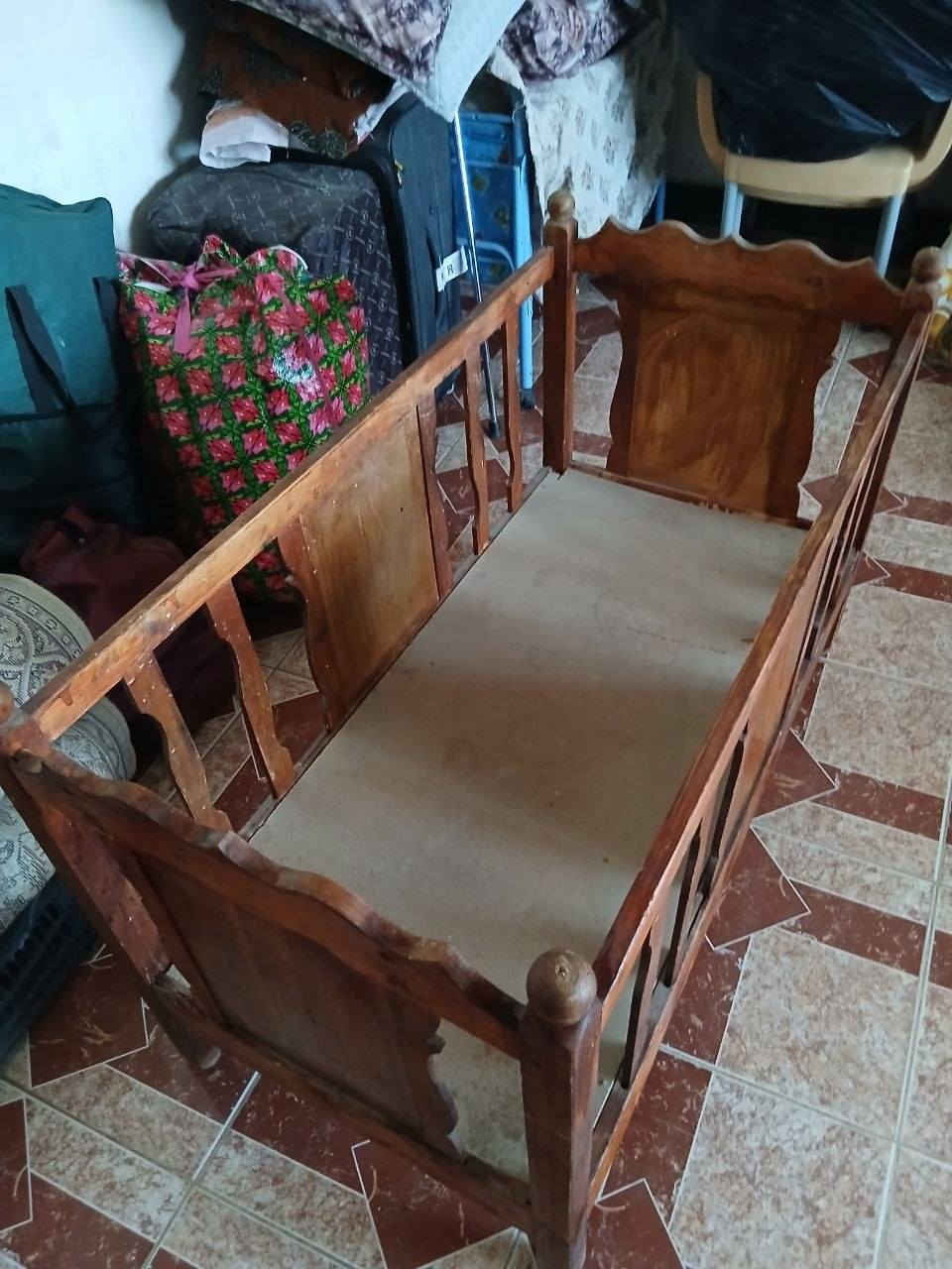 السلام عليكم لبيع قريوله اطفال خشب تزكام الطول 120 × 60 سعر,100وبيها مجال مكان بابل  قضاء المحاويل للاستفسار***********
