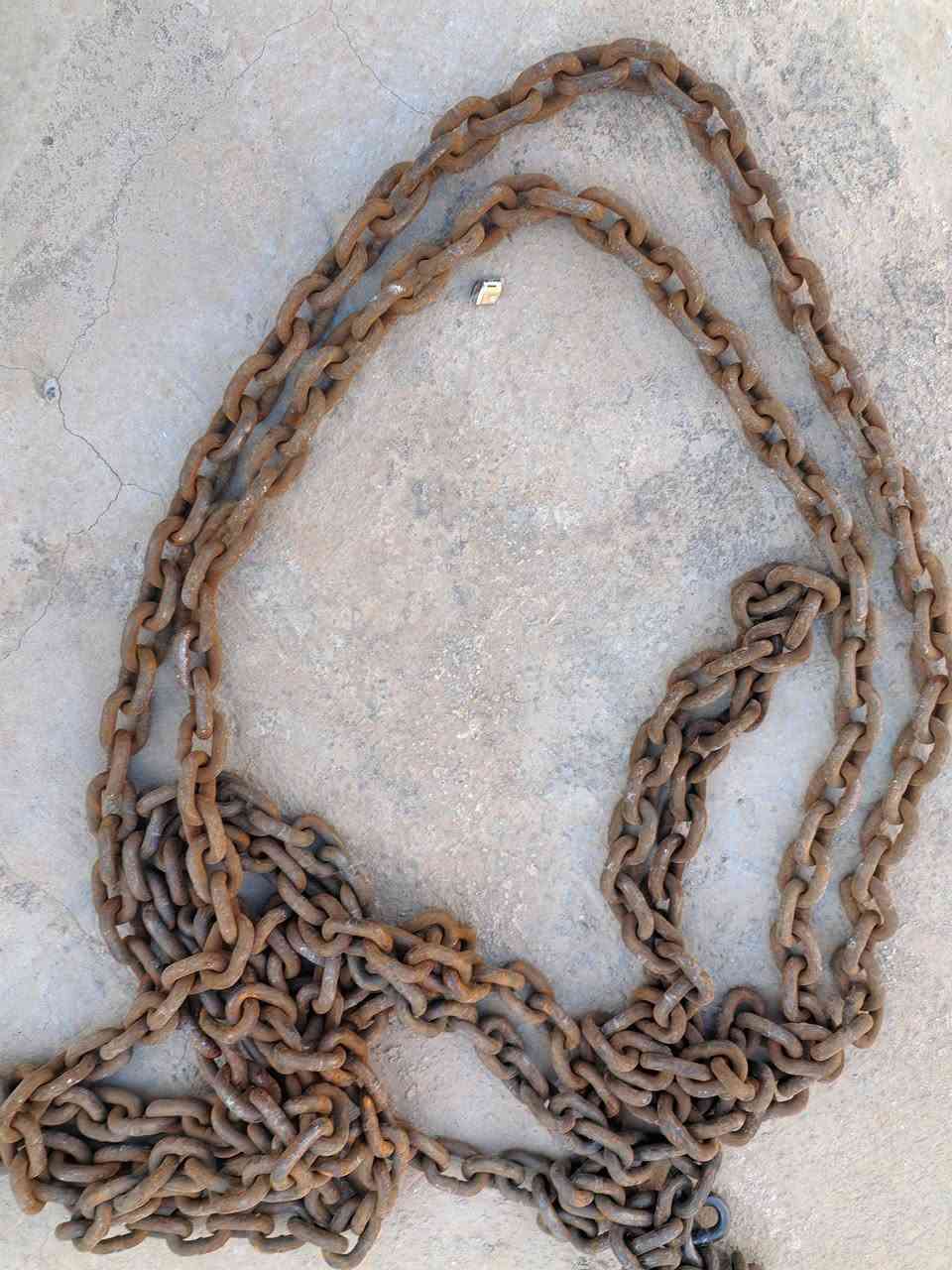 السلام عليكم ورحمة الله وبركاته للبيع سلسله قطر ٩ملم طول١٠متر كرير ١٠٠اصليه نضيفه العنوان النجف الاشرف ***********
