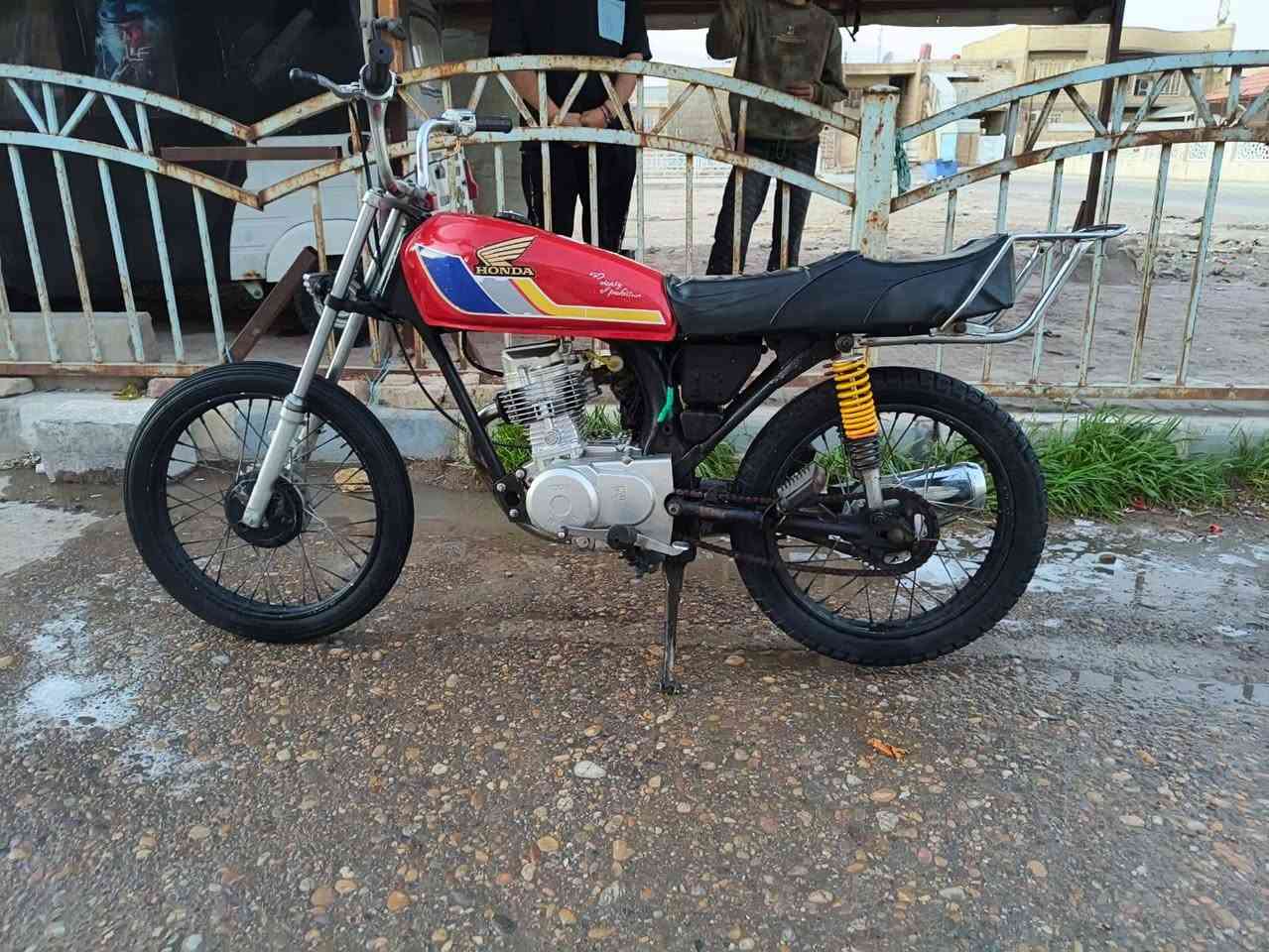 السلام عليكم دراجه للبيع بدون السعر350تواصل خاص


**إذا كنت صاحب هذا الإعلان وتريد حذفه لأي سبب، رجاءا أرسل رسالة إلى الدعم الفني**