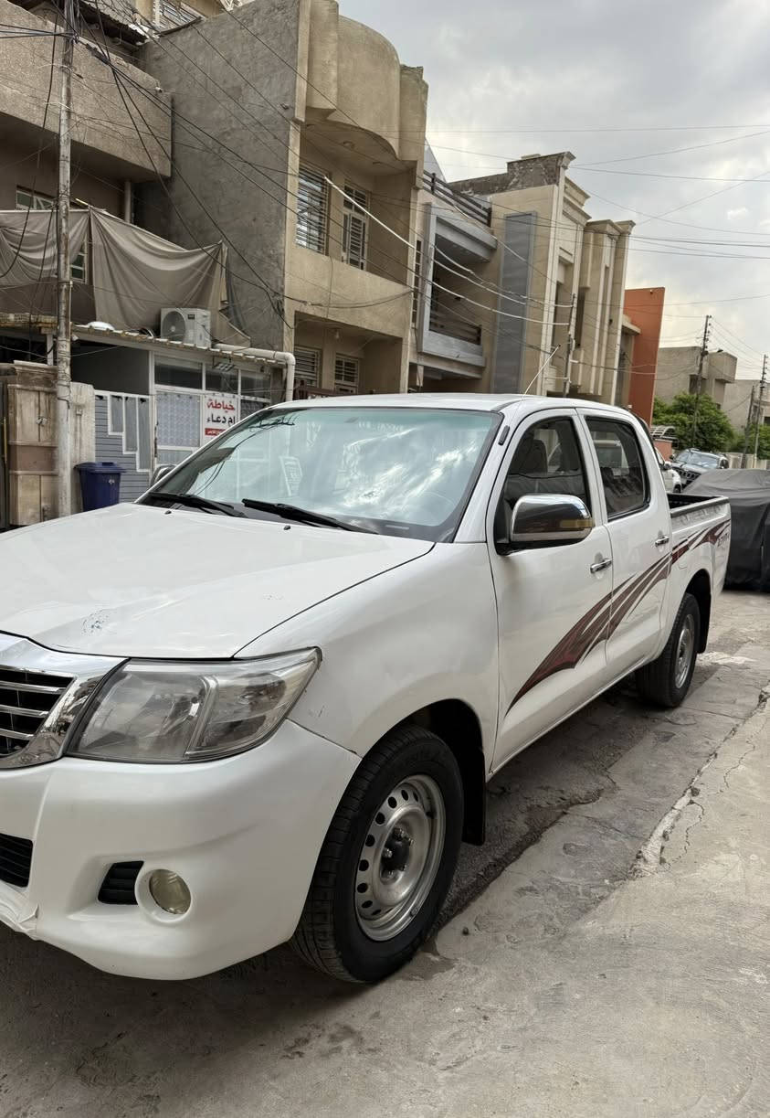 سلام عليكم 
هايلوكس موديل 2008 محدث 2014 سياره جديده عليها ادامه كامله كير عادي رقم بغداد قديم شرط التحويل السياره بيها ٣ قطع او ٤ سياره مال جناي مكان بغداد رايدها ب ١٢٩ وبيها مجال بسيط ***********
