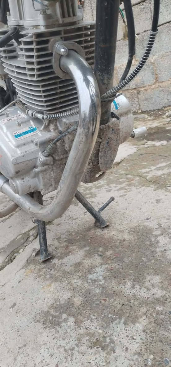 سلام عليكم خوان دراجه للبيع نضيفه والمكينه مامفتوحه ومنافيس ***********
