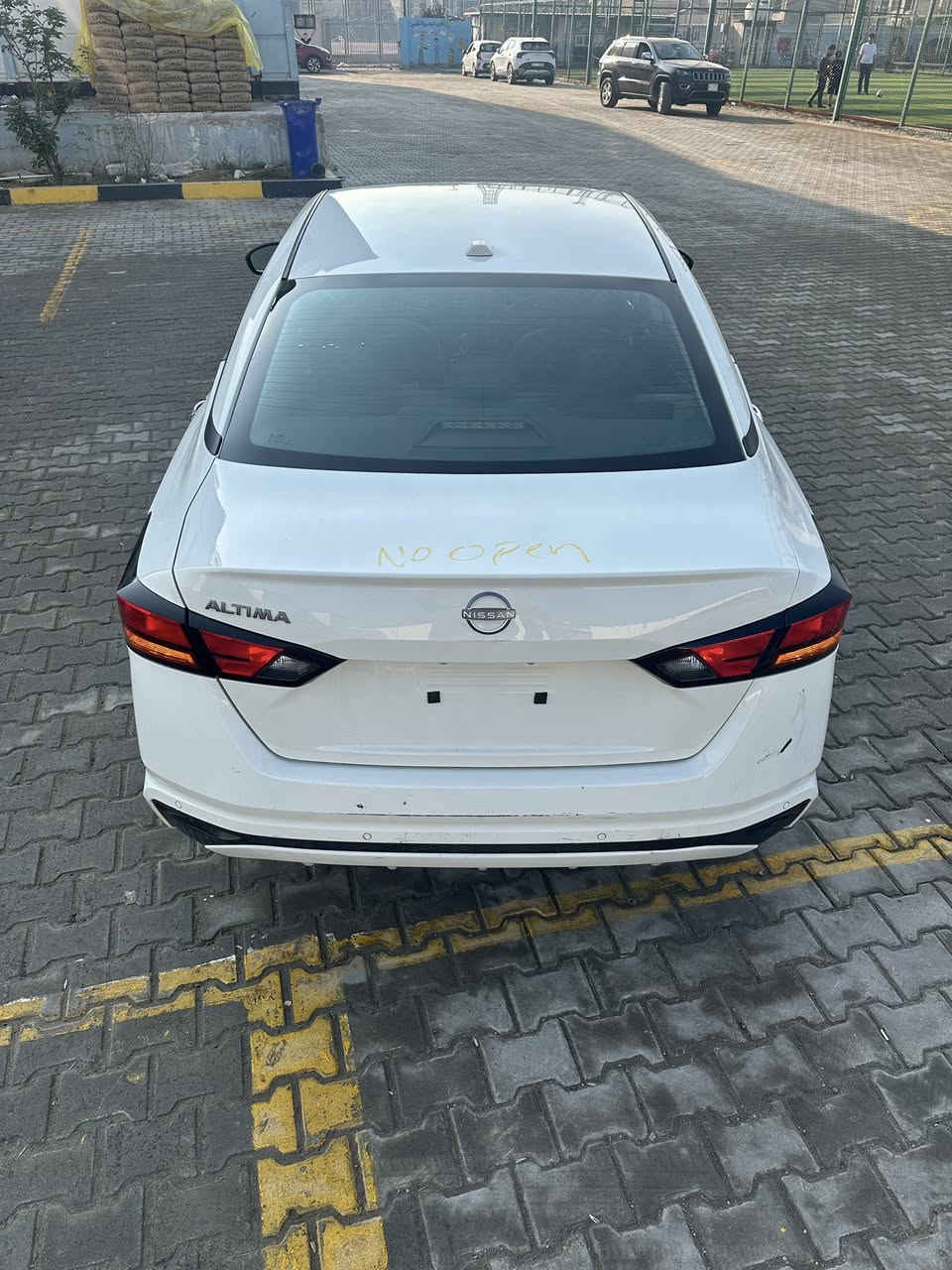 للبيع 
نيسان التما ياباني
لون ابيض 
الموديل 2025
عداد المسافه 20ميل فقط
السياره بحالة الوكاله 
المواصفات فووول عدا الفتحه 

ملاحظه السياره بيه صبغ جاملغ فقط 
صور الحادث بل منشور

السعر 155

مكاني صلاح الدين تكريت
للتواصل ***********
