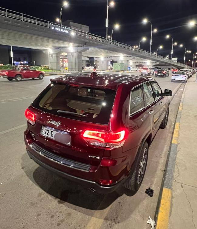 السلام عليكم ... جيب لميتدد 2020 
خليجي وكالة هارلم ماشية ٤٨ حقيقي وشررط الفحص 
السيارة جديدة كلش .. كشر مووس 
السيارة بيها صبغ بمقدار شبر بالجاملغ جهة السايق 
بدون حادث طخة بحافة الحايط صارت 

السيارة سنوية بإسمي مرقم شمالي تحويل مباشر 
مكان السيارة بغداد الغدير / ساحة ميسلون 
والسعر المطلوب 325 ورقة 
للاستسفار اكثر *********** يوجد واتساب / ابو حسن
