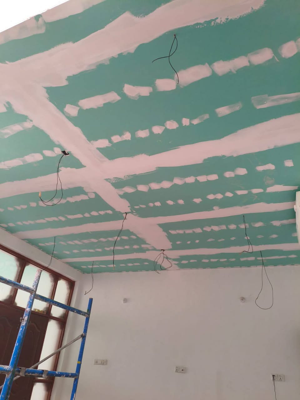 صباغ  ديكورات طلس داخلي +خارجي واجهيات تصليح الرطوبه الغاء السيراميك فوم تركي +فلين  مكاني الحله وشغلنه جميع المحافضات للتواصل اتصال او وات ساب ***********
